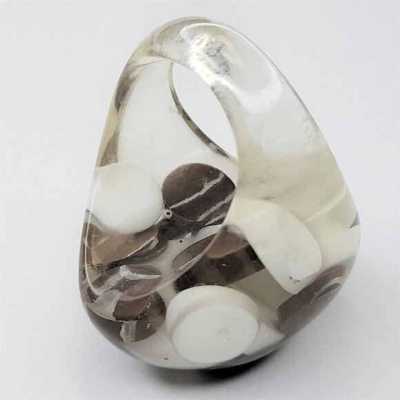 Chunky Oval Shape Resin Ring With Brown and White Pill Beads Lucite Large Ring - Picture 6 of 8